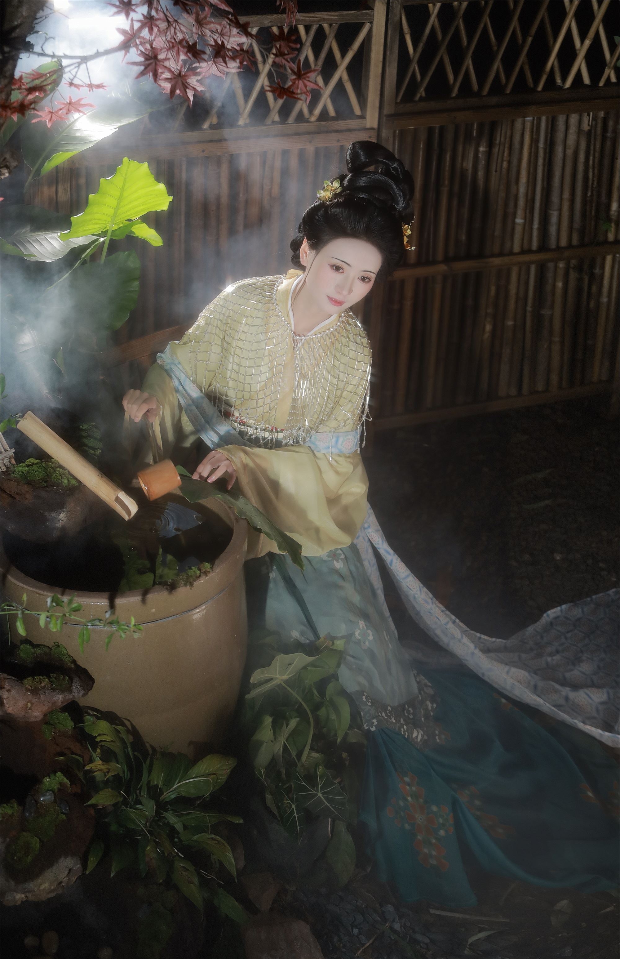 YITUYU艺图语 2025.02.06 眉目自成诗三百，鬓如春风裁 一固美撇捺